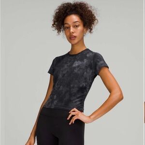 LULULEMON tee